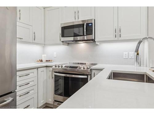 629-128 Grovewood Common, Oakville, ON - Indoor Photo Showing Kitchen With Stainless Steel Kitchen With Upgraded Kitchen