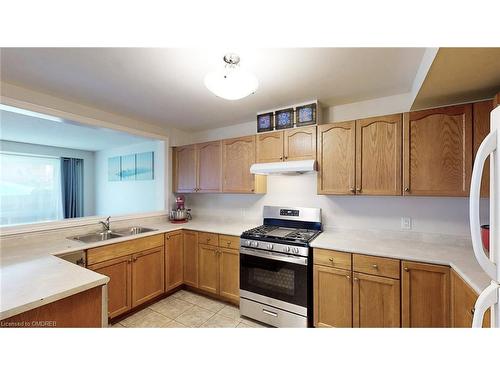 74 Raspberry Trail, Thorold, ON - Indoor Photo Showing Kitchen With Double Sink