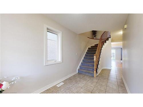 74 Raspberry Trail, Thorold, ON - Indoor Photo Showing Other Room