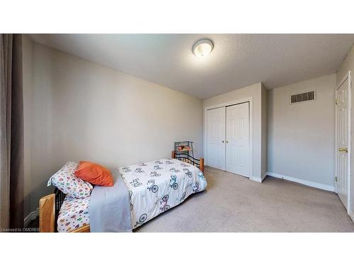 74 Raspberry Trail, Thorold, ON - Indoor Photo Showing Bedroom