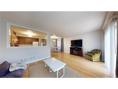 74 Raspberry Trail, Thorold, ON - Indoor Photo Showing Living Room