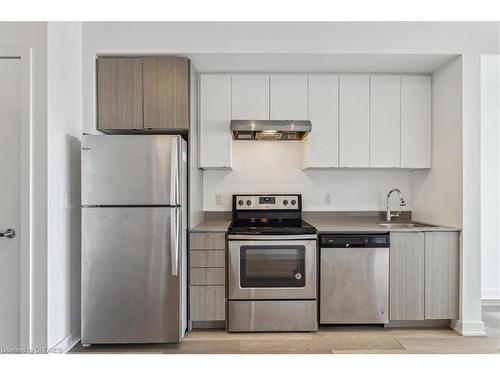 614-5240 Dundas Street, Burlington, ON - Indoor Photo Showing Kitchen With Stainless Steel Kitchen With Upgraded Kitchen