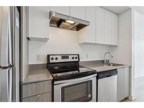 614-5240 Dundas Street, Burlington, ON - Indoor Photo Showing Kitchen With Stainless Steel Kitchen With Upgraded Kitchen