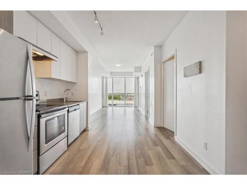 614-5240 Dundas Street, Burlington, ON - Indoor Photo Showing Kitchen With Stainless Steel Kitchen With Upgraded Kitchen