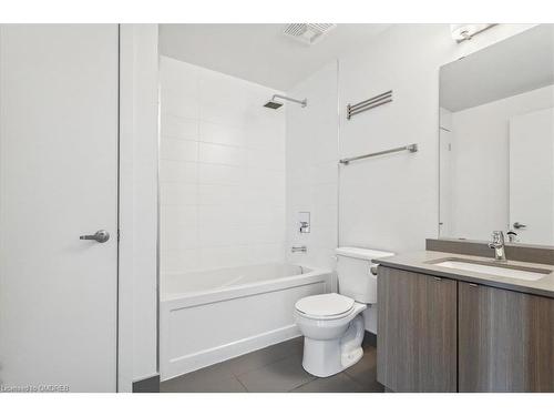 614-5240 Dundas Street, Burlington, ON - Indoor Photo Showing Bathroom