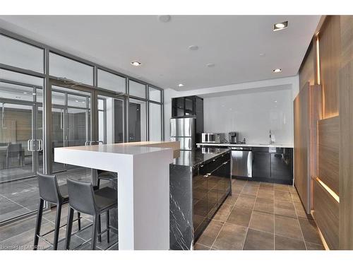 614-5240 Dundas Street, Burlington, ON - Indoor Photo Showing Kitchen With Stainless Steel Kitchen With Upgraded Kitchen