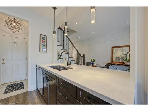 36-300 Ravineview Way, Oakville, ON - Indoor Photo Showing Kitchen With Double Sink