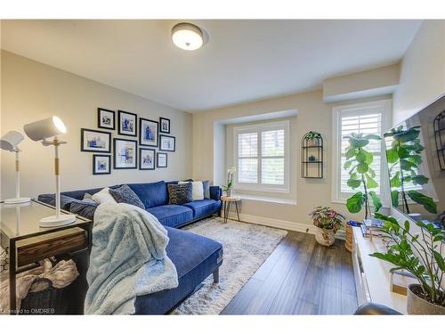 36-300 Ravineview Way, Oakville, ON - Indoor Photo Showing Living Room