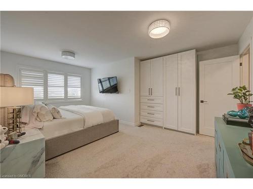 36-300 Ravineview Way, Oakville, ON - Indoor Photo Showing Bedroom