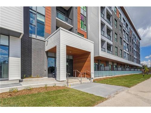 115-95 Dundas Street W, Oakville, ON - Outdoor With Balcony With Facade