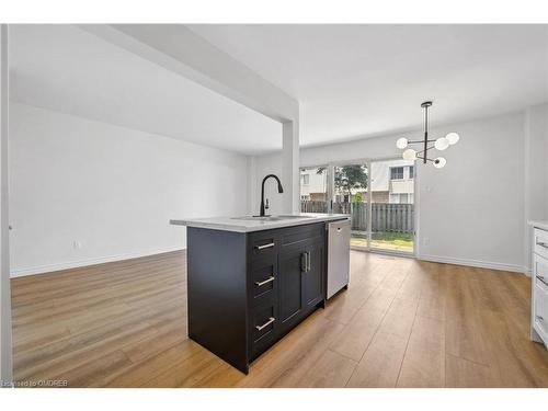 178-17 Old Pine Trail, St. Catharines, ON - Indoor Photo Showing Kitchen