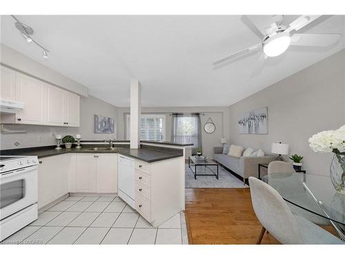 6-200 Cresthaven Road, Brampton, ON - Indoor Photo Showing Kitchen