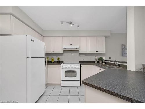 6-200 Cresthaven Road, Brampton, ON - Indoor Photo Showing Kitchen With Double Sink