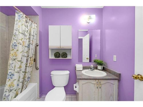 6-200 Cresthaven Road, Brampton, ON - Indoor Photo Showing Bathroom