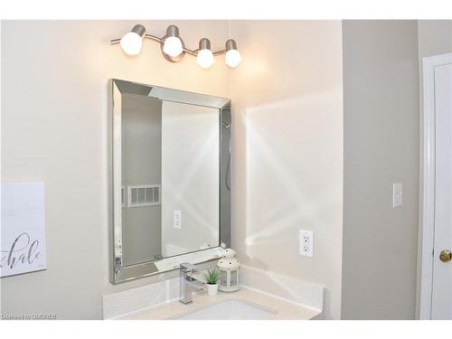 7058 Stoneywood Way, Mississauga, ON - Indoor Photo Showing Bathroom