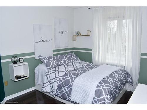 7058 Stoneywood Way, Mississauga, ON - Indoor Photo Showing Bedroom