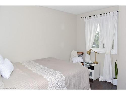 7058 Stoneywood Way, Mississauga, ON - Indoor Photo Showing Bedroom