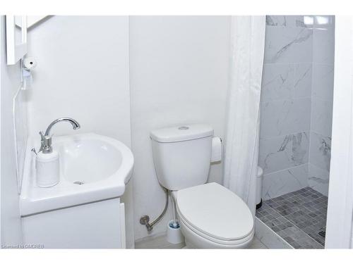 7058 Stoneywood Way, Mississauga, ON - Indoor Photo Showing Bathroom