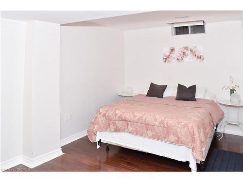 7058 Stoneywood Way, Mississauga, ON - Indoor Photo Showing Bedroom