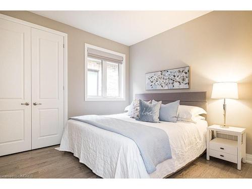 1456 Ford Strathy Crescent, Oakville, ON - Indoor Photo Showing Bedroom