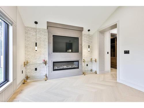 55 West 22Nd Street, Hamilton, ON - Indoor Photo Showing Living Room With Fireplace