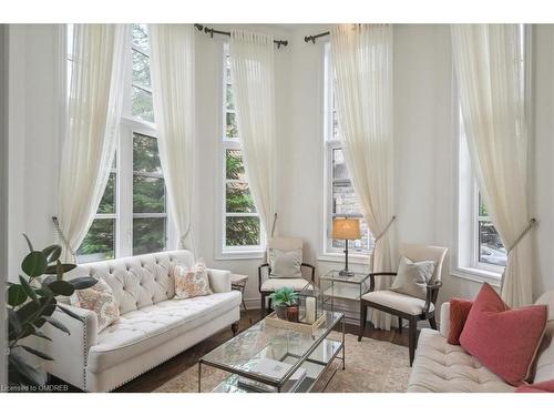 2447 Chateau Common, Oakville, ON - Indoor Photo Showing Living Room