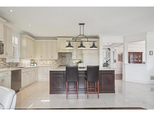 2447 Chateau Common, Oakville, ON - Indoor Photo Showing Kitchen With Upgraded Kitchen