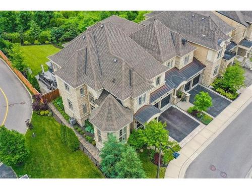 2447 Chateau Common, Oakville, ON - Outdoor