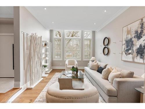 1181 Lindenrock Drive, Oakville, ON - Indoor Photo Showing Living Room