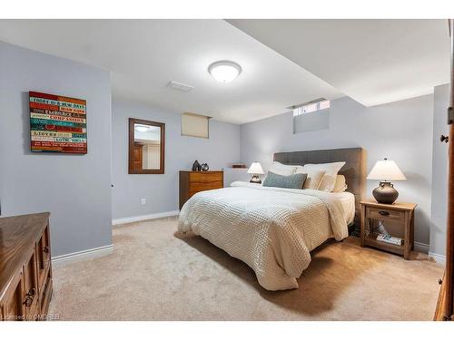 1181 Lindenrock Drive, Oakville, ON - Indoor Photo Showing Bedroom