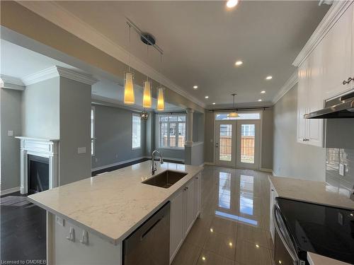 563 Stream Crescent, Oakville, ON - Indoor Photo Showing Kitchen