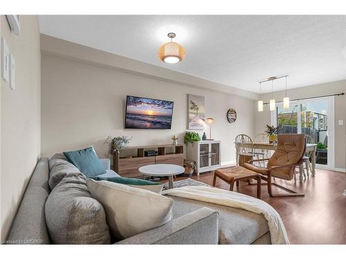 591 Taylor Crescent, Burlington, ON - Indoor Photo Showing Living Room