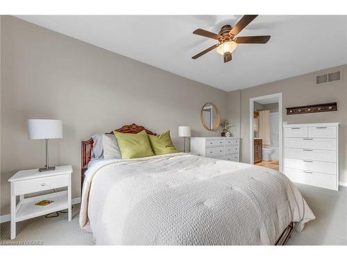 591 Taylor Crescent, Burlington, ON - Indoor Photo Showing Bedroom