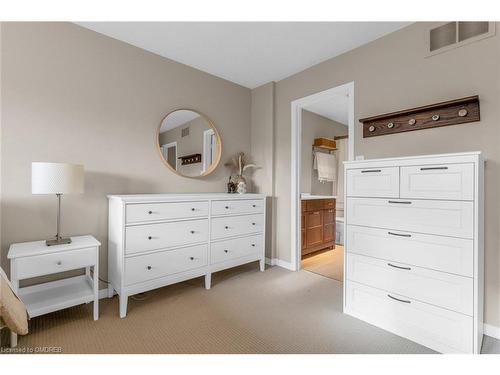 591 Taylor Crescent, Burlington, ON - Indoor Photo Showing Bedroom