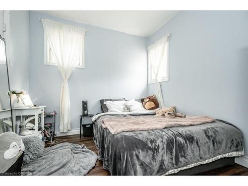 165 Nelson Street, Brantford, ON - Indoor Photo Showing Bedroom