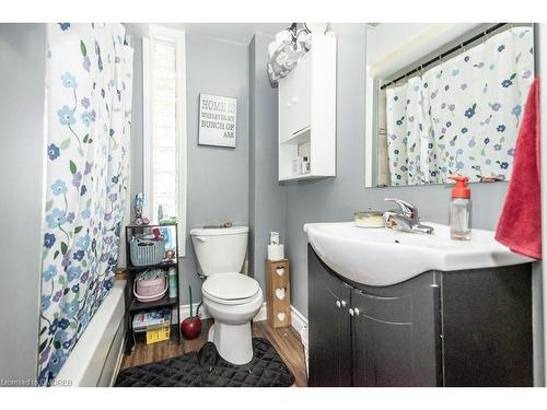 165 Nelson Street, Brantford, ON - Indoor Photo Showing Bathroom