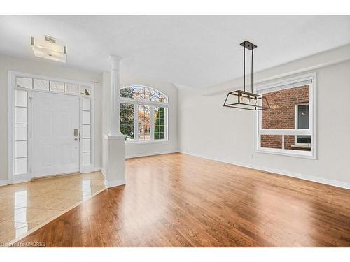 2233 Falling Green Drive, Oakville, ON - Indoor Photo Showing Other Room