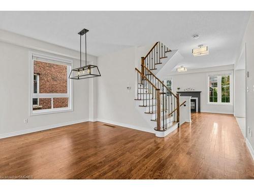 2233 Falling Green Drive, Oakville, ON - Indoor Photo Showing Other Room