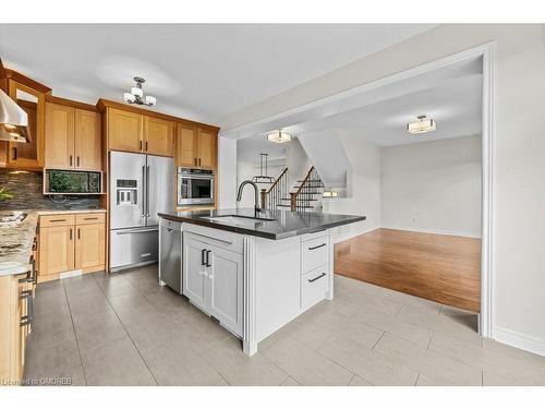 2233 Falling Green Drive, Oakville, ON - Indoor Photo Showing Kitchen