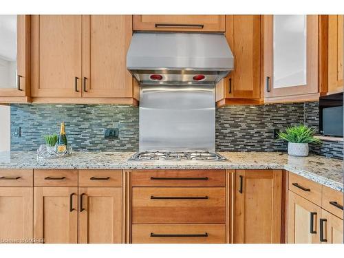 2233 Falling Green Drive, Oakville, ON - Indoor Photo Showing Kitchen