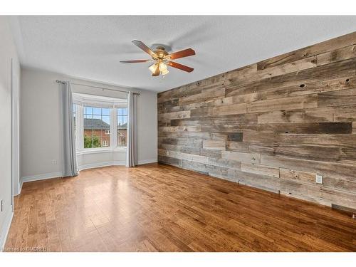 2233 Falling Green Drive, Oakville, ON - Indoor Photo Showing Other Room