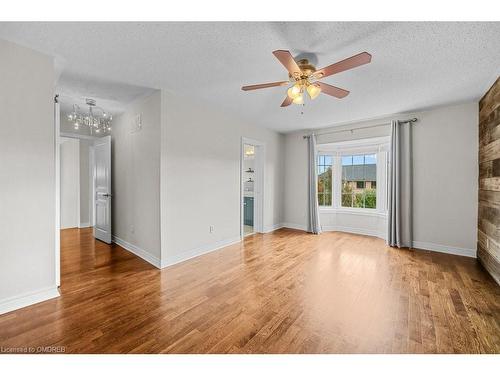 2233 Falling Green Drive, Oakville, ON - Indoor Photo Showing Other Room