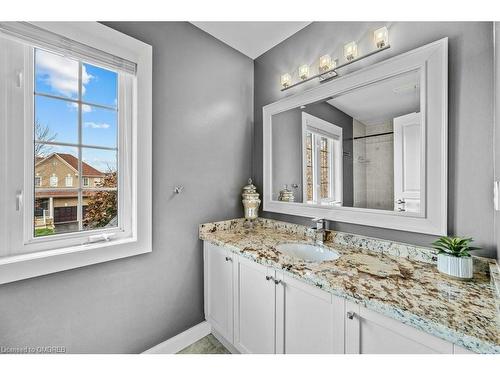 2233 Falling Green Drive, Oakville, ON - Indoor Photo Showing Bathroom