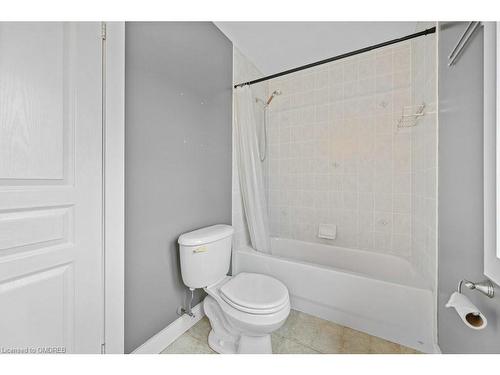 2233 Falling Green Drive, Oakville, ON - Indoor Photo Showing Bathroom