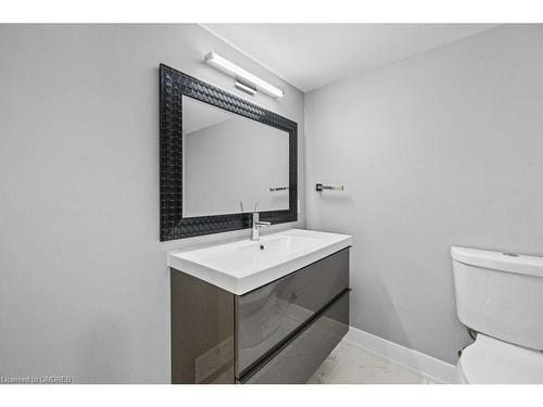 2233 Falling Green Drive, Oakville, ON - Indoor Photo Showing Bathroom