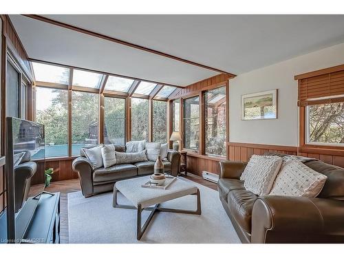 137 Dornie Road, Oakville, ON - Indoor Photo Showing Living Room