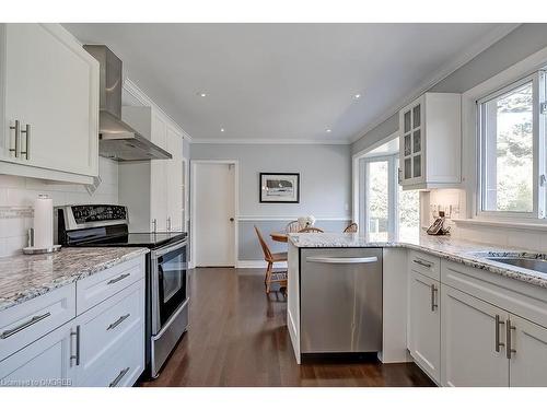 137 Dornie Road, Oakville, ON - Indoor Photo Showing Kitchen With Upgraded Kitchen