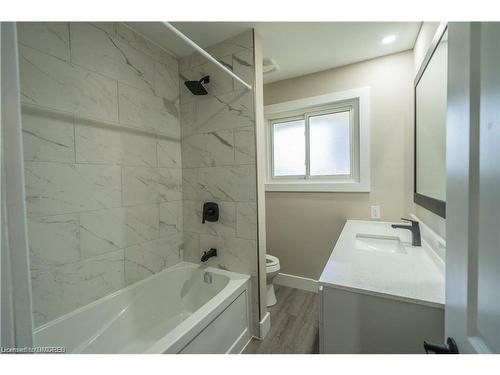 Upper-47 Duncairn Avenue, Kitchener, ON - Indoor Photo Showing Bathroom