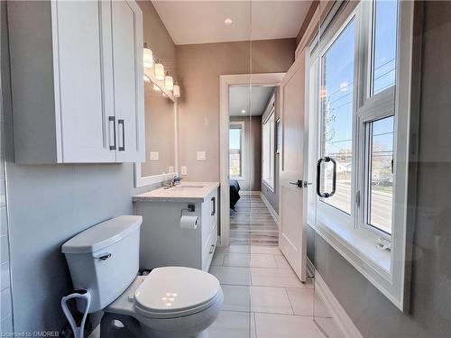 210-257 Millen Road, Stoney Creek, ON - Indoor Photo Showing Bathroom