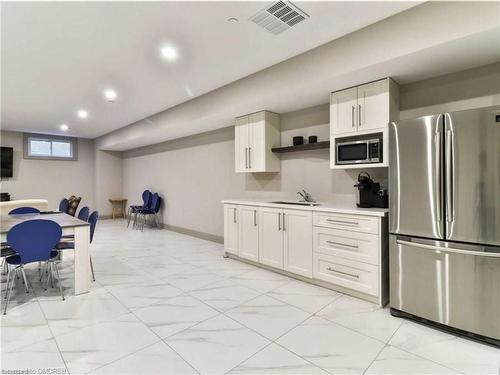 210-257 Millen Road, Stoney Creek, ON - Indoor Photo Showing Kitchen